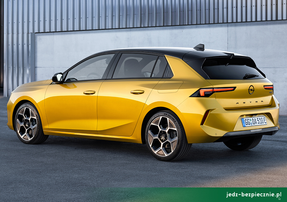 Premiera tygodnia - Opel Astra VI (L) - tył hybryda plug-in